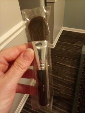 bareMinerals Brown Bristle Blush Brush with Silver Ferrule